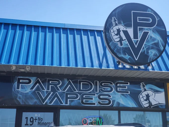 Paradise Vapes storefront in Welland, Ontario